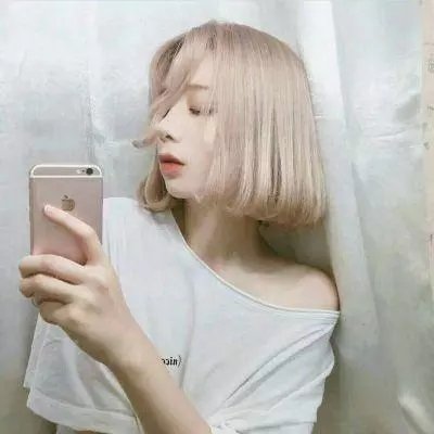 娇憨女郎